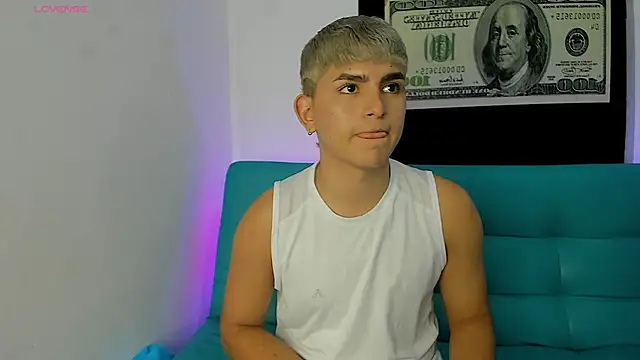 Snapshot of Lyam_ap chatting on 10.08.25 Lyam ap online show from 10.08.25