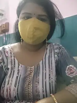 Snapshot of Dr_Chhaya chatting on 03.11.25 Dr Chhaya online show from 03.11.25