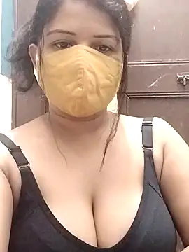 Snapshot of Dr_Chhaya chatting on 10.30.25 Dr Chhaya online show from 10.30.25