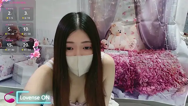 Snapshot of -REIREI- chatting on 12.06.24 -REIREI- online show from 12.06.24