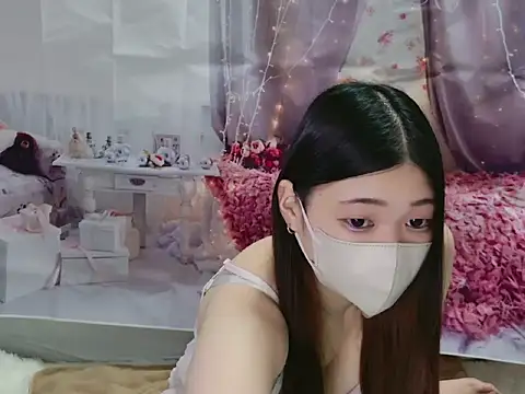 Snapshot of -REIREI- chatting on 12.09.24 -REIREI- online show from 12.09.24