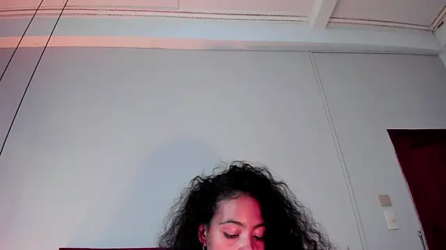 AntonellaHall  online show from 01.08.25