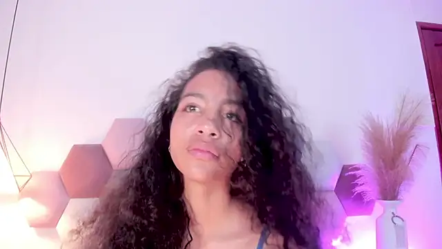 AntonellaHall  online show from 01.09.25