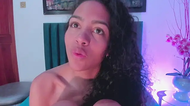 AntonellaHall  online show from 02.27.25