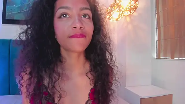 AntonellaHall  online show from 03.04.25