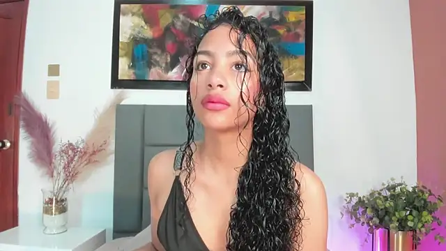 AntonellaHall  online show from 03.05.25