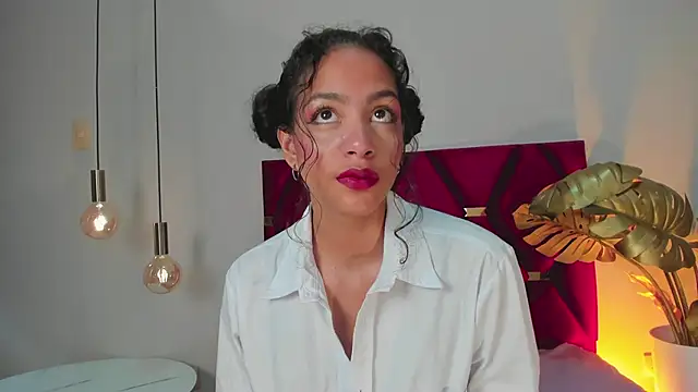 AntonellaHall  online show from 03.08.25