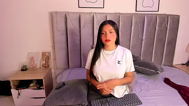 Snapshot of Emmy-Turnner chatting on 01.30.25 Emmy-Turnner online show from 01.30.25