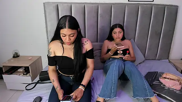 Snapshot of Emmy-Turnner chatting on 02.05.25 Emmy-Turnner online show from 02.05.25