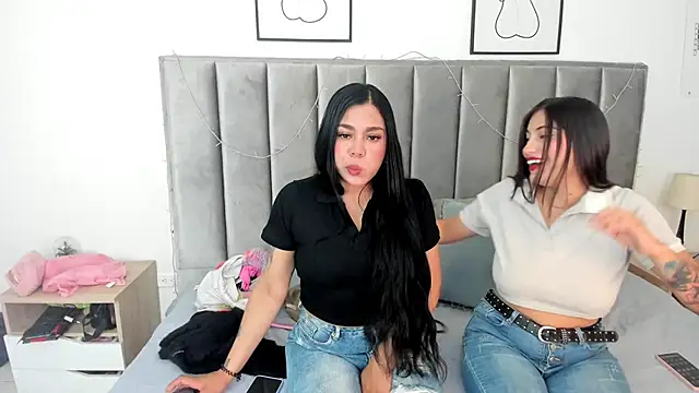 Snapshot of Emmy-Turnner chatting on 03.22.25 Emmy-Turnner online show from 03.22.25