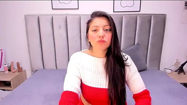 Snapshot of Emmy-Turnner chatting on 09.12.25 Emmy-Turnner online show from 09.12.25