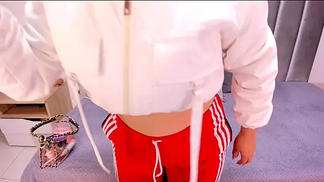 Snapshot of Emmy-Turnner chatting on 09.16.25 Emmy-Turnner online show from 09.16.25