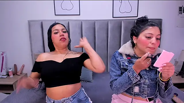 Snapshot of Emmy-Turnner chatting on 10.09.25 Emmy-Turnner online show from 10.09.25