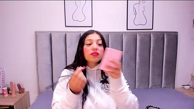 Snapshot of Emmy-Turnner chatting on 10.22.25 Emmy-Turnner online show from 10.22.25