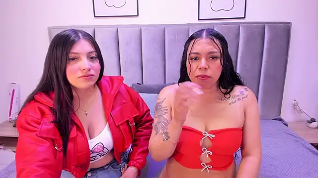 Snapshot of Emmy-Turnner chatting on 11.08.25 Emmy-Turnner online show from 11.08.25