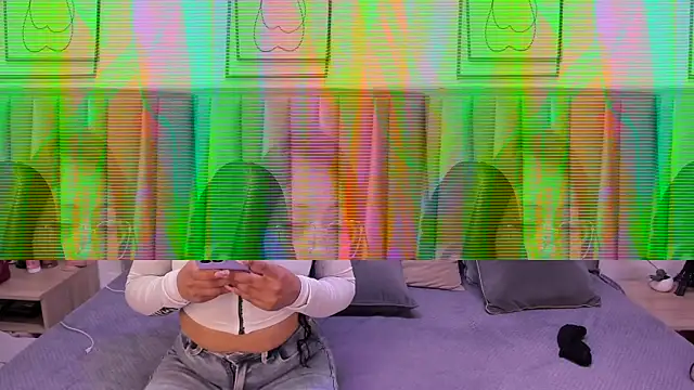 Snapshot of Emmy-Turnner chatting on 11.13.25 Emmy-Turnner online show from 11.13.25