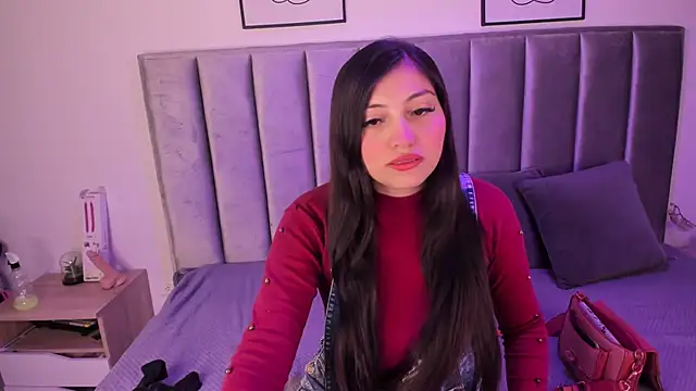 Snapshot of Emmy-Turnner chatting on 11.15.25 Emmy-Turnner online show from 11.15.25