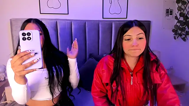 Snapshot of Emmy-Turnner chatting on 11.29.25 Emmy-Turnner online show from 11.29.25