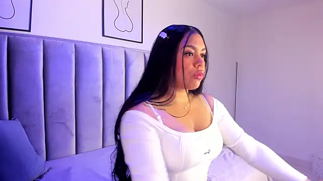 Snapshot of Laiia_Page chatting on 11.29.25 Laiia Page online show from 11.29.25