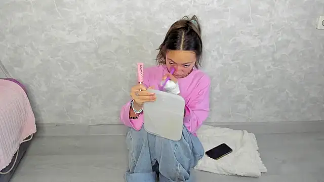 Snapshot of EllaSky_xoxo chatting on 10.20.25 EllaSky xoxo online show from 10.20.25