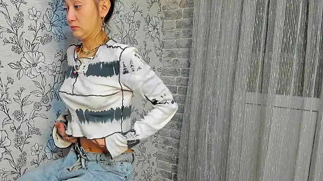 EllaSky xoxo online show from 11.04.25