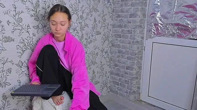 EllaSky xoxo online show from 11.15.25