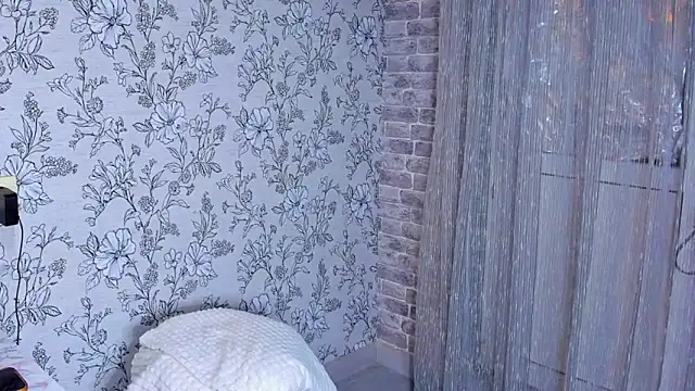 EllaSky xoxo online show from 11.29.25