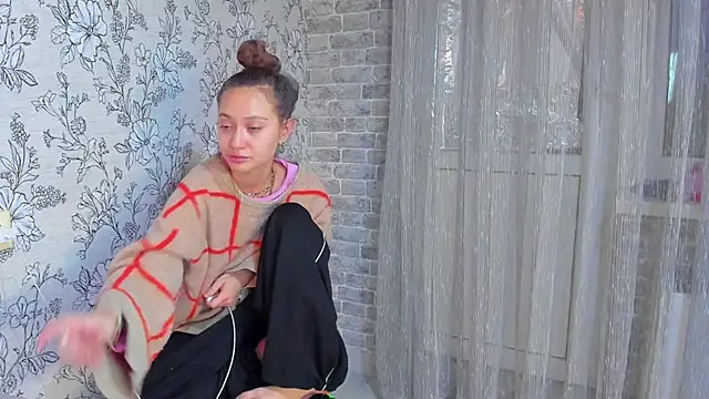 EllaSky xoxo online show from 12.17.25