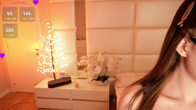 Lilly Colins online show from 04.09.26