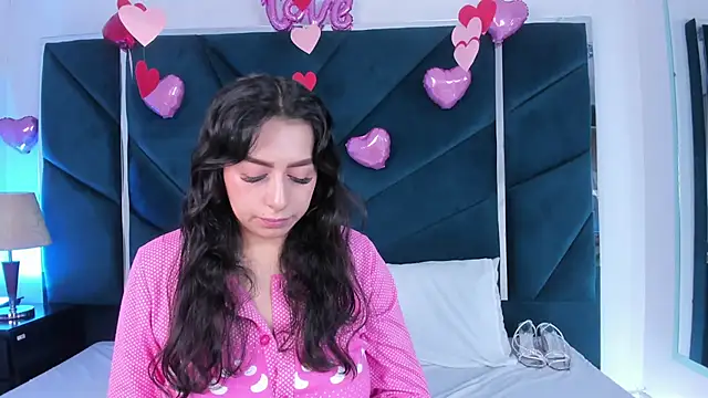 Snapshot of AlondraMendez chatting on 02.18.25 AlondraMendez online show from 02.18.25