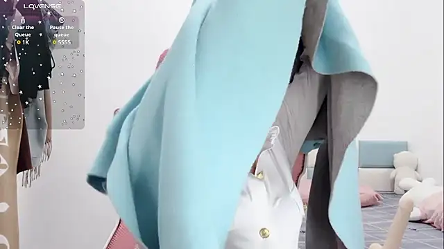 Snapshot of Qwi-V1 chatting on 02.09.25 Qwi-V1 online show from 02.09.25