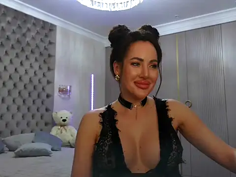 Snapshot of TianaPosh chatting on 02.04.25 TianaPosh online show from 02.04.25