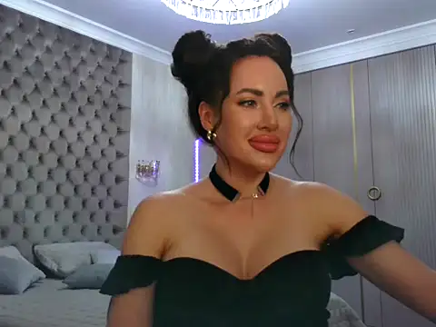 Snapshot of TianaPosh chatting on 02.06.25 TianaPosh online show from 02.06.25