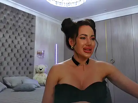 Snapshot of TianaPosh chatting on 02.06.25 TianaPosh online show from 02.06.25