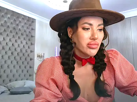 Snapshot of TianaPosh chatting on 02.14.25 TianaPosh online show from 02.14.25