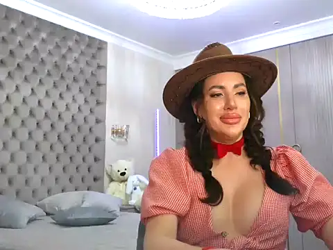 Snapshot of TianaPosh chatting on 02.14.25 TianaPosh online show from 02.14.25