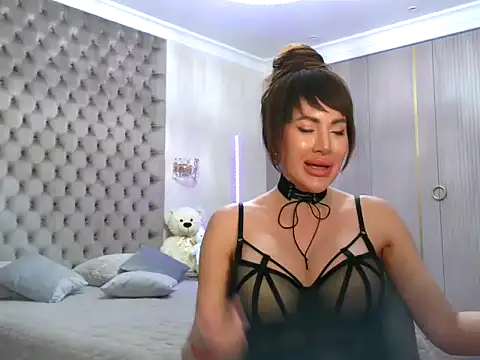 Snapshot of TianaPosh chatting on 03.08.25 TianaPosh online show from 03.08.25