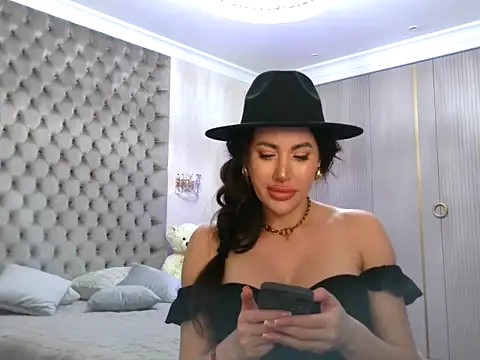 Snapshot of TianaPosh chatting on 03.22.25 TianaPosh online show from 03.22.25