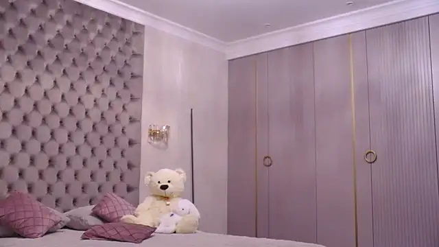 Snapshot of TianaPosh chatting on 09.12.25 TianaPosh online show from 09.12.25