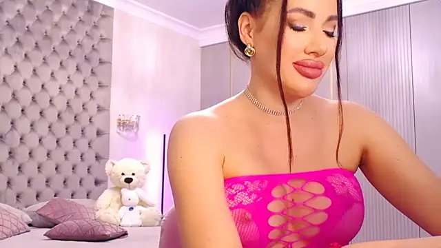 Snapshot of TianaPosh chatting on 10.25.25 TianaPosh online show from 10.25.25