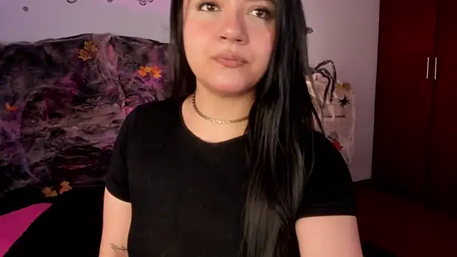 Snapshot of DesireSweet chatting on 10.27.25 DesireSweet online show from 10.27.25