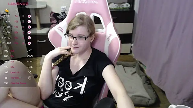 Snapshot of Tomato_Tease chatting on 10.27.25 Tomato Tease online show from 10.27.25