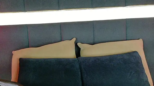 Snapshot of nicolle_pierce chatting on 10.27.25 nicolle pierce online show from 10.27.25