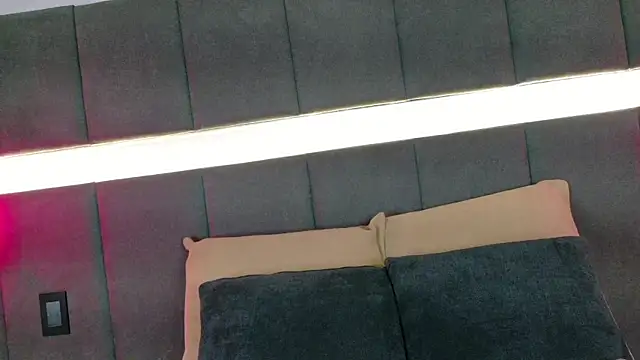 Snapshot of nicolle_pierce chatting on 10.31.25 nicolle pierce online show from 10.31.25