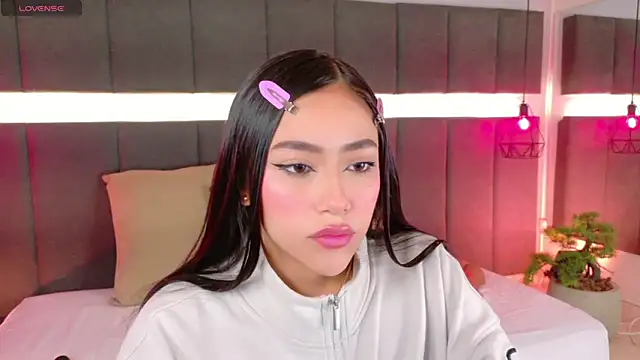 Snapshot of nicolle_pierce chatting on 11.14.25 nicolle pierce online show from 11.14.25