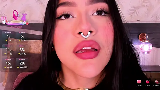 Snapshot of nicolle_pierce chatting on 12.03.25 nicolle pierce online show from 12.03.25