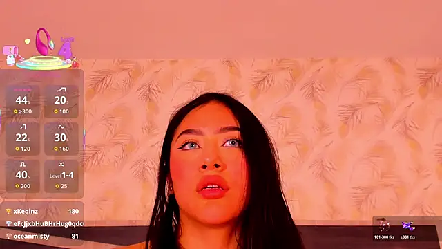 Snapshot of nicolle_pierce chatting on 12.13.25 nicolle pierce online show from 12.13.25