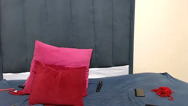 Snapshot of kittykhloe22 chatting on 02.27.25 kittykhloe22 online show from 02.27.25