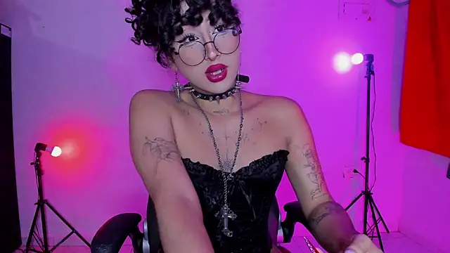 Heka Prudence online show from 05.18.26
