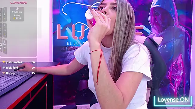 Snapshot of miacarperr1 chatting on 02.11.25 miacarperr1 online show from 02.11.25